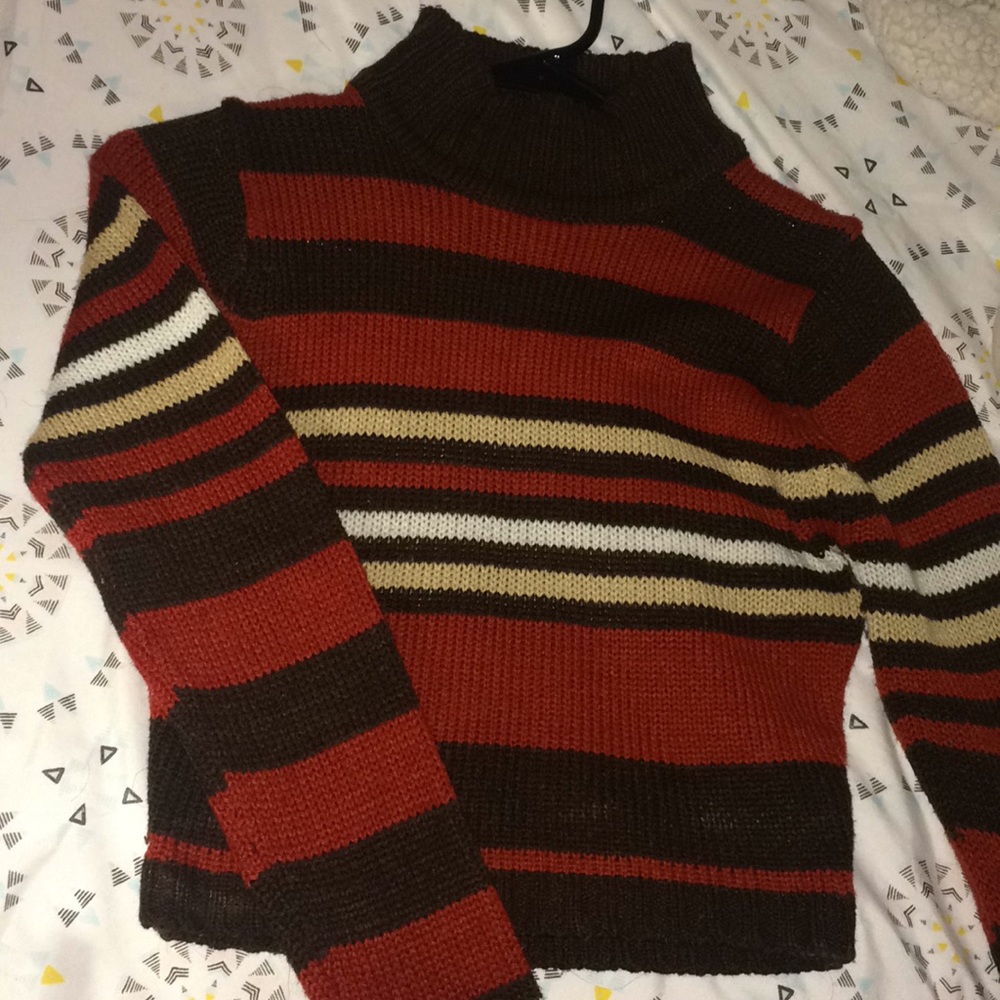 Cropped belly sweater